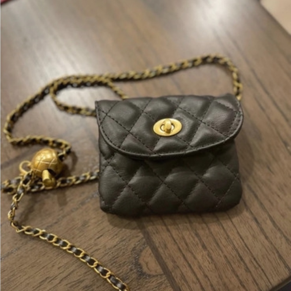 Elegant Black and Gold Quilted Crossbody Bag